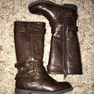 LITTLE GIRL KENNETH COLE RIDING BOOTS.